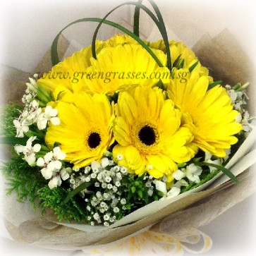 HB07812-LLGRW-9 or 10 Yellow Gerbera hand bouquet
