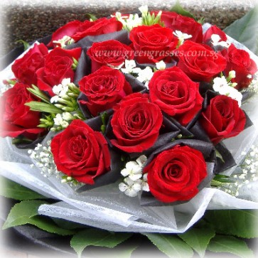 HB10703 HKW-21 Red Rose hand bouquet
