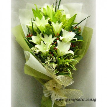HB13020-LSW-11 Lily Hand Bouquet