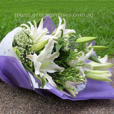 HB15042 LSW-Wh Lily Hand Bouquet