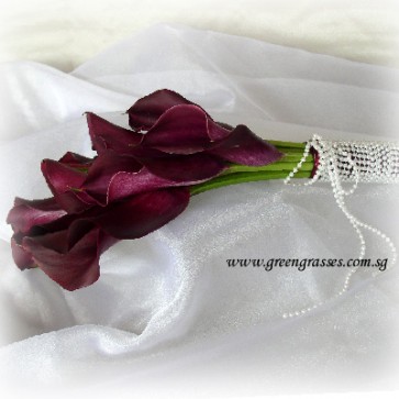 WB12516 ROM-9 Burgundy Calla Lily hand bouquet
