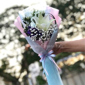 HB04507-LSW-1 Wh Lily Hand Bouquet