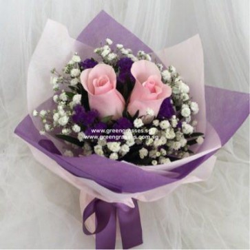 HB04822-LLGRW-2 Pk Rose hand bouquet