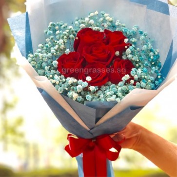 HB07546 SW-6 Red Rose w/Blue Baby's Breath