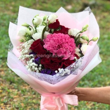 HB11030 GLSW-Red Roses+Hot Pk Hydrangea+Wh Eustoma