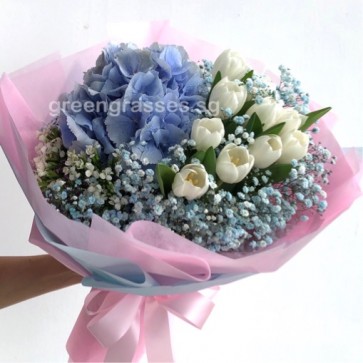 HB12062 BOQ Wh Tulips w/Lt Blue Hydrangea
