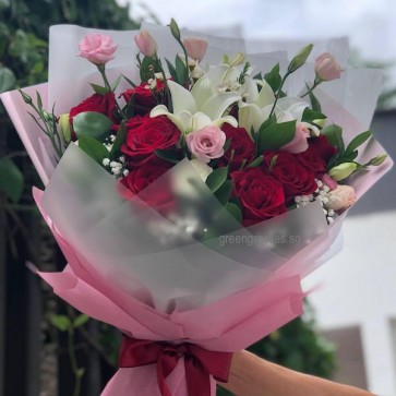 HB16549 BOQ-3 Wh Lily +12 Red Rose