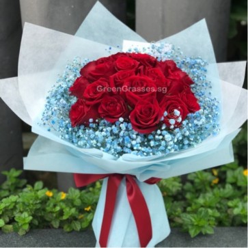 VHB-825082 BOQ 24 Red roses w/Blue BB