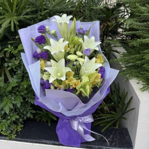 HB15057 LSW-Wh Lily Hand Bouquet
