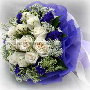 HB08614 ORW-12 Wh Rose hand bouquet