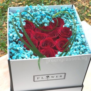 VHB-16521 SQLB-Heart Shape Red Roses in Sq Floral Box